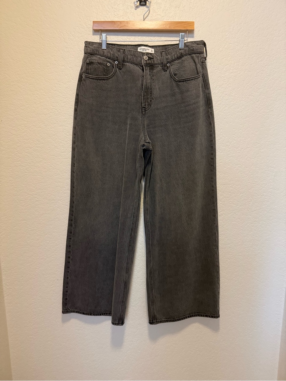 Abercrombie & Fitch Wide-Leg Jeans
